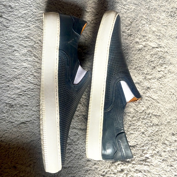 10.5 Frye slip on loafers - Picture 6 of 9